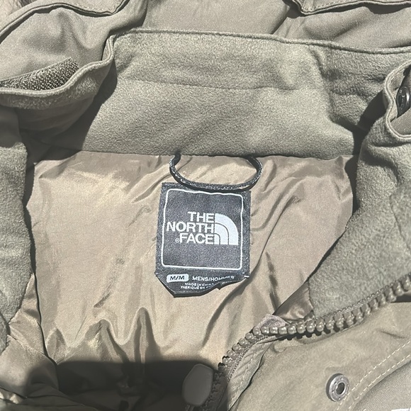 Men’s North Face Winter Coat. Mid-thigh/knee length. Only worn twice! - Picture 2 of 6